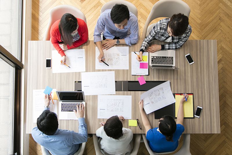 vị trí ngồi trên bàn ăn với đối tác hoặc liên hoan công ty Nhật